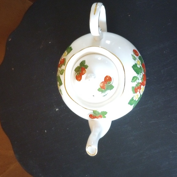 Royal Grafton Numbered Fine Bone China Teapot, Strawberry Design, Gold Edging - Picture 3 of 8